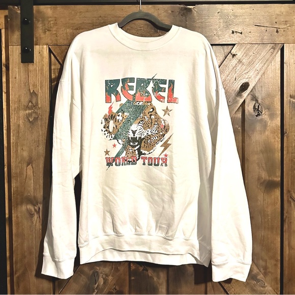 Sweet Claire Tops - NWOT Rebel Tiger World Tour White Graphic Sweatshirt